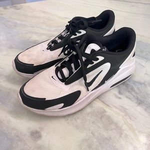 nike air maxes women’s size 9.5